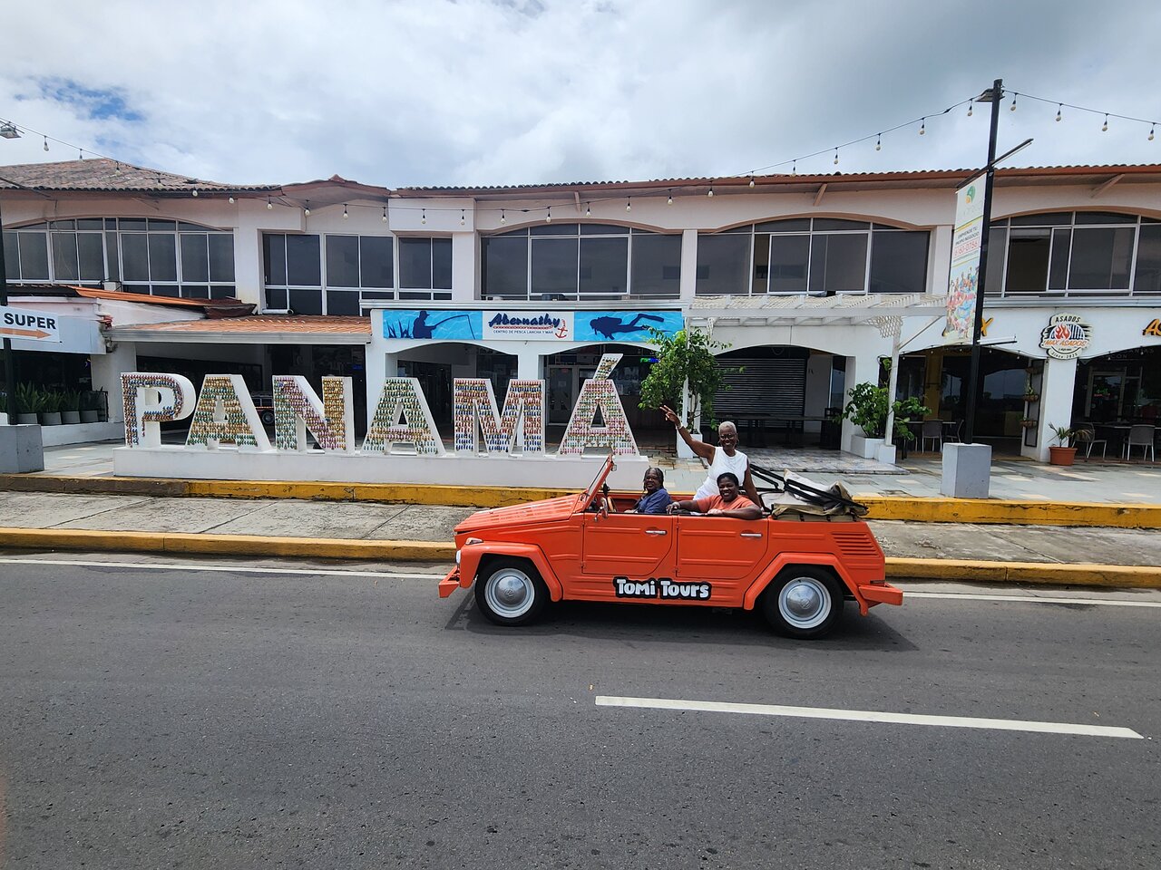 VW Safari tour in Panama City with Tomi Tours